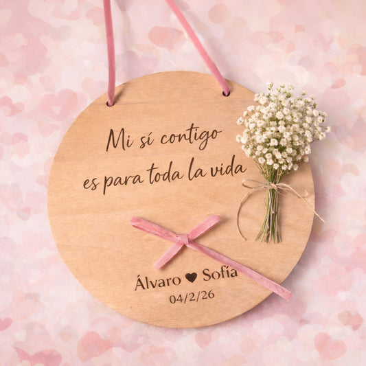 Porta alianzas personalizado con frase y flores preservadas