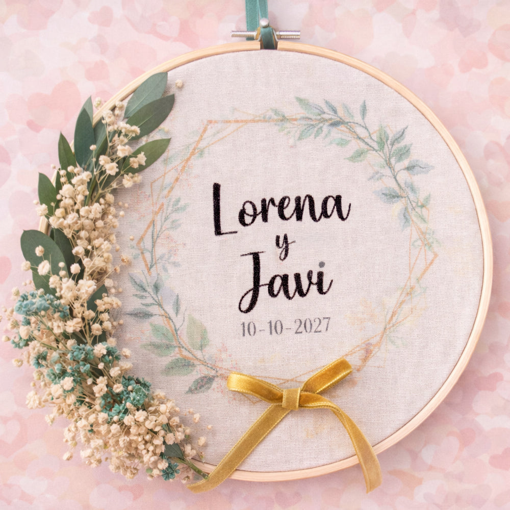 Bastidor porta alianzas personalizado con flores preservadas